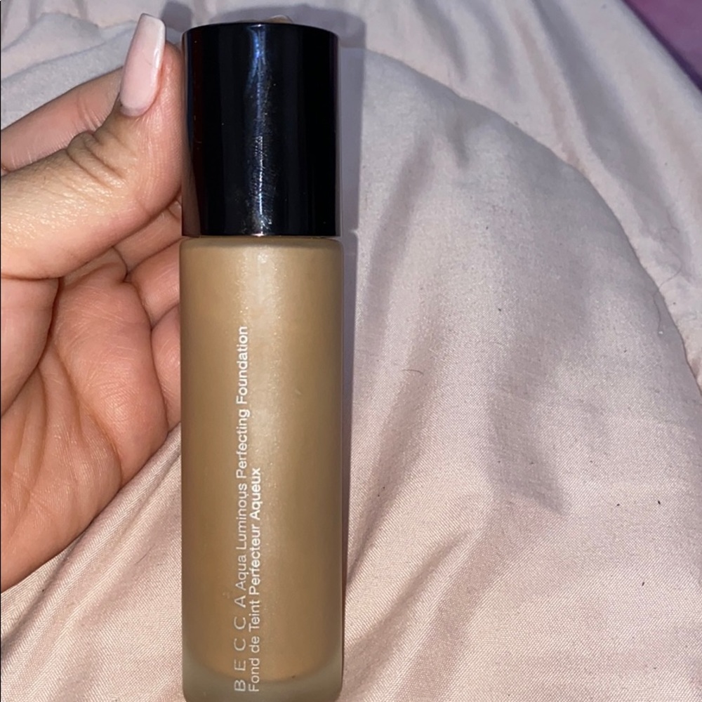 BECCA medium foundation
